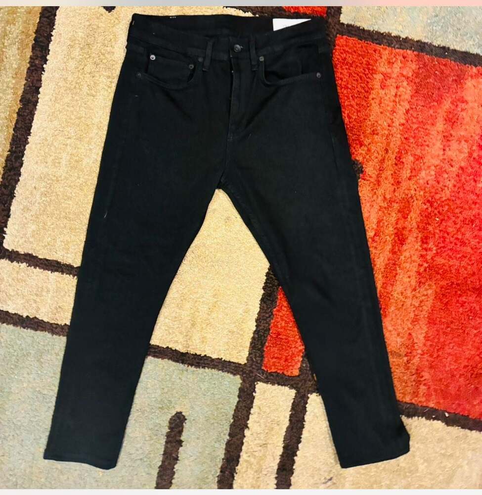 Fit 1 - Black: Skinny Fit Black Aero Stretch Jean